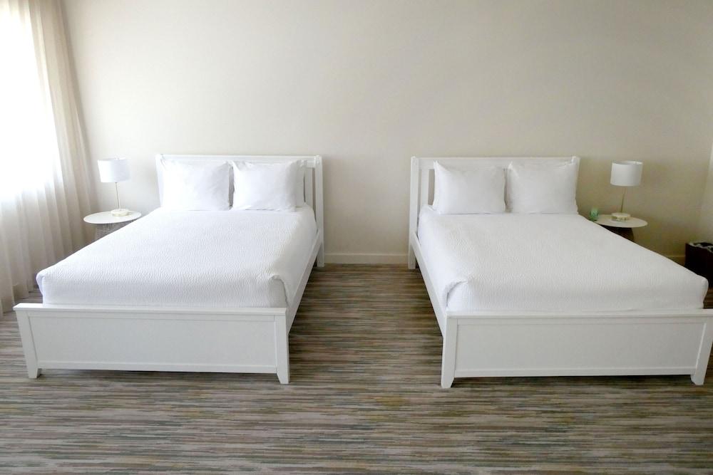 Flamingo & Sonoma, Tapestry By Hilton Resort 3*
