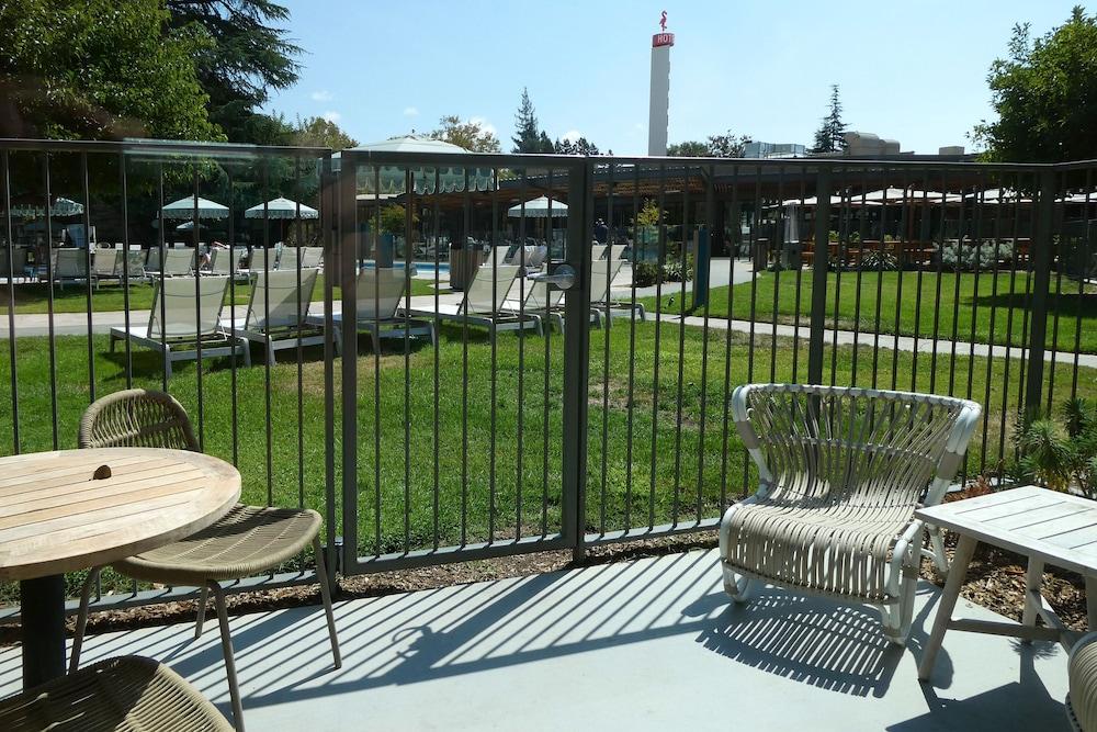 Flamingo & Sonoma, Tapestry By Hilton Resort 3*